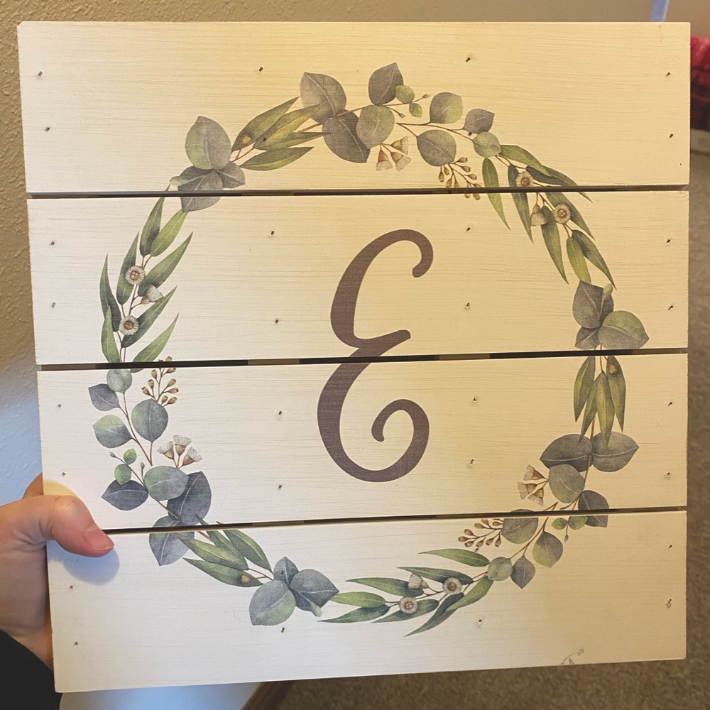 Letter E sign